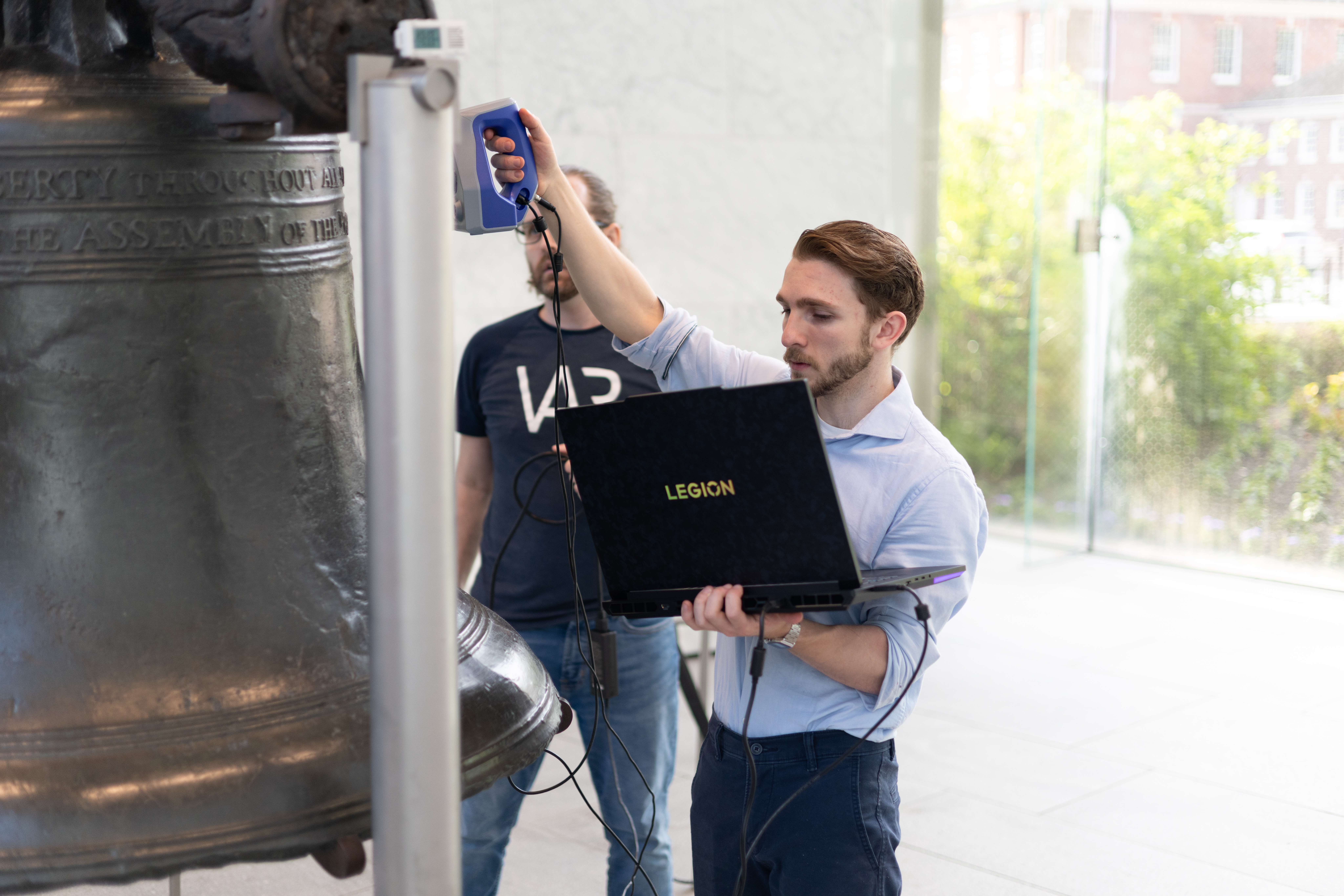 Remington Orange scanning the Liberty Bell with an Artec scanner
